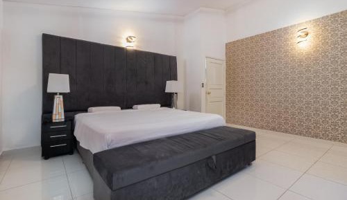 Classic One-Bedroom Apartment with King Bed
