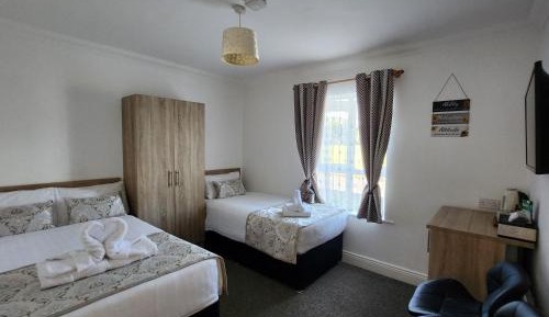 Triple Room with Shared Bathroom