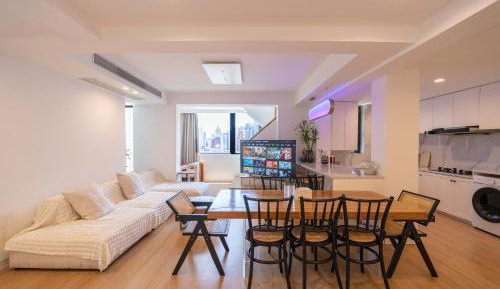 Four-Bedroom Penthouse Apartment