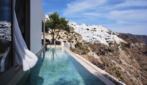 Exclusive Suite with Infinity Pool