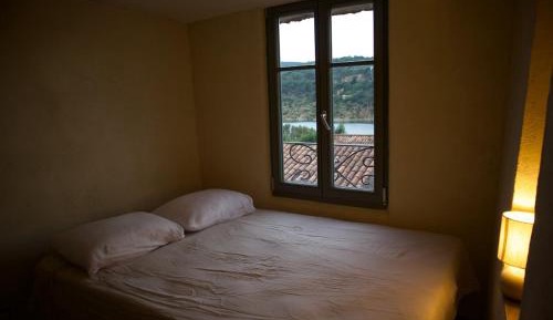 Three-Bedroom Apartment with Lake View