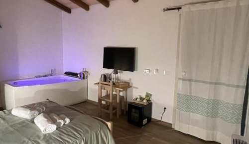 Queen Room with Spa Bath