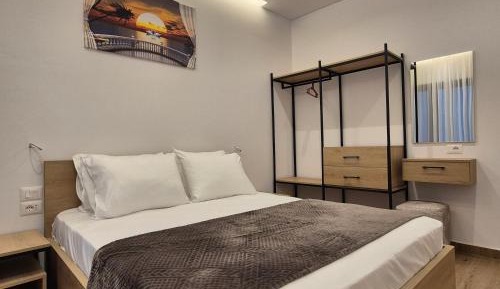 Deluxe One-Bedroom Apartment