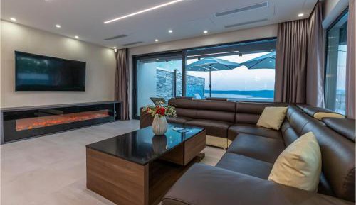 Four-Bedroom Holiday Home