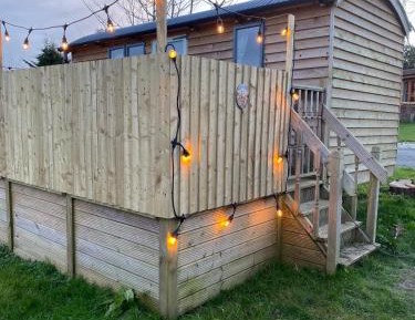 Deluxe Shepherd's Hut