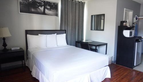 Deluxe 1 Queen Bed - Non Smoking