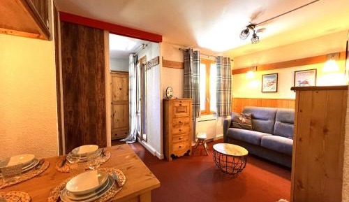 Apartment with Mountain View