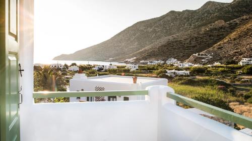 Deluxe Double Room with Side Sea View