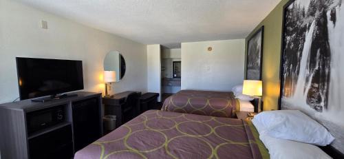 Queen Room with Two Queen Beds - Non-Smoking