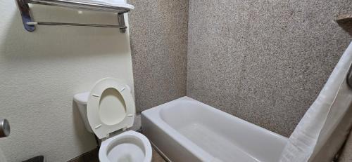 King Room with Mobility/Hearing Impaired Access - Non-Smoking