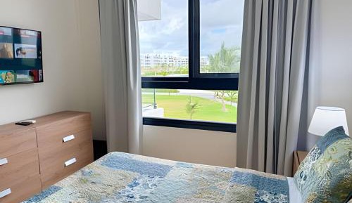 Apartment with Lake View