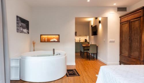 One-Bedroom Apartment with Spa Bath