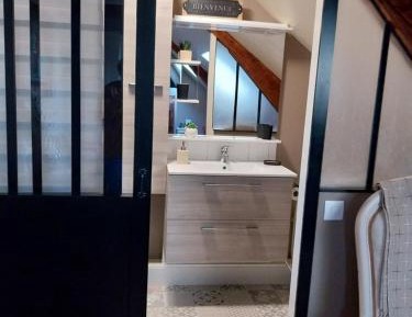 Deluxe Room (2 Adults + 1 Child)