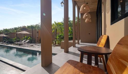 King Room with Pool Access