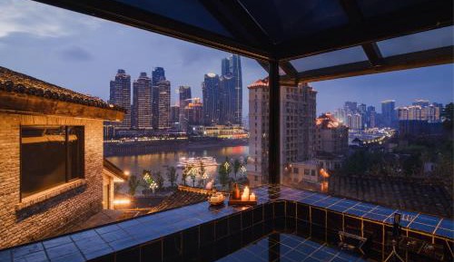 Queen Room with Pool View