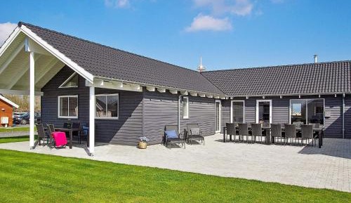 Eight-Bedroom Holiday Home