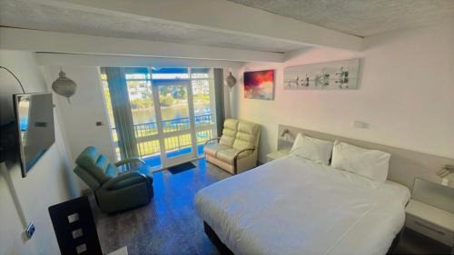  Waterfront Queen Room with Balcony