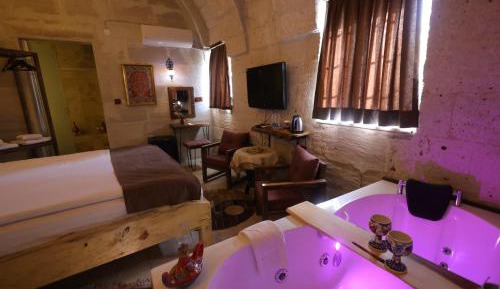 Deluxe Suite with Spa Bath