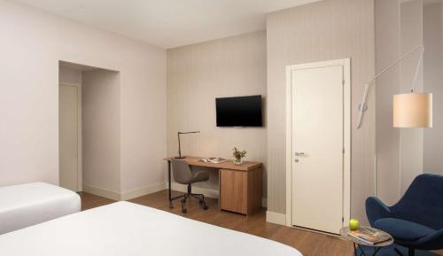 Family Connecting Room (2 Adults + 2 Children)