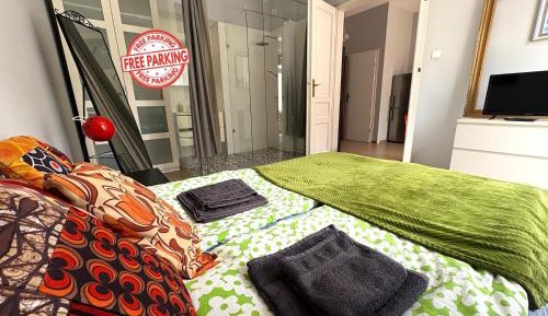 Deluxe One-Bedroom Apartment