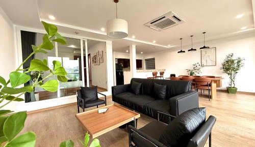 Apartment with Lake View