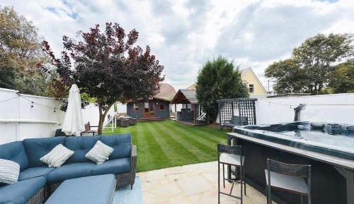 Four-Bedroom Holiday Home