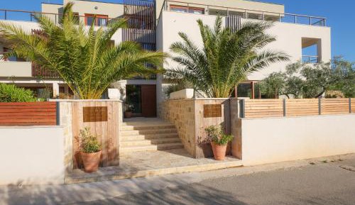 Three-Bedroom Premium Apartment with Resort View