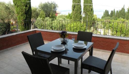 Apartment with Lake View