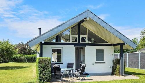 One-Bedroom Holiday Home