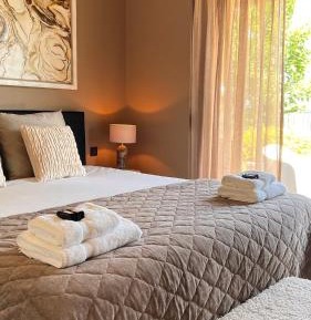 Deluxe King Suite
