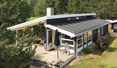 Three-Bedroom Holiday Home 