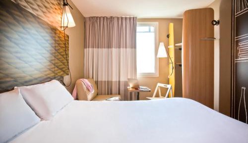 Standard Room with One Double Bed and One Single Bed