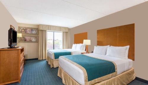 Queen Room with Two Queen Beds - Non-Smoking