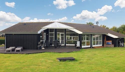 Three-Bedroom Vacation Home 