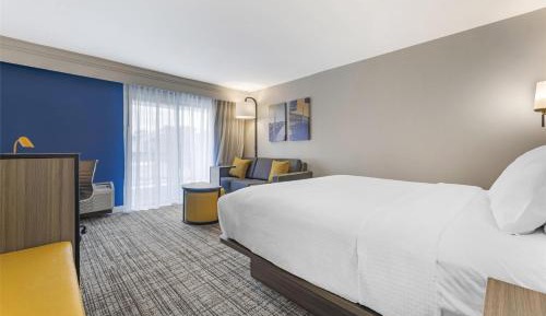 King Room with Sofa Bed and Balcony - Non-Smoking