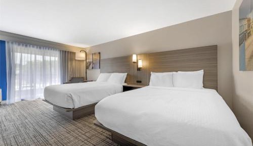 Queen Room with Two Queen Beds and Balcony - Non-Smoking