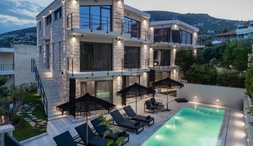 Deluxe One-Bedroom Apartment with Garden View