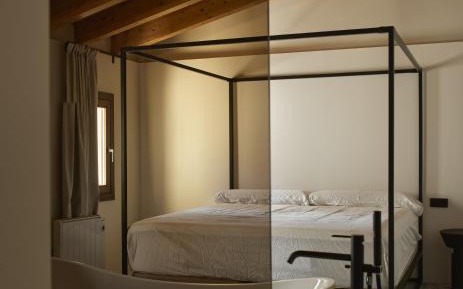 Room #1475159702