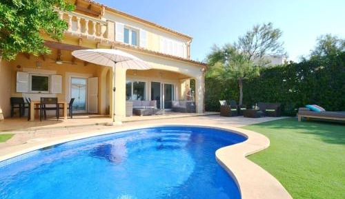 Three-Bedroom Holiday Home 