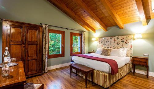 Queen Room with Garden View