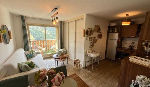 Two-Bedroom Apartment with Mountain View