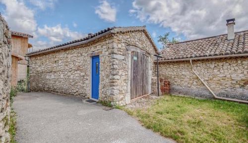 One-Bedroom Holiday Home