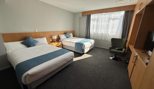 Deluxe Queen Suite