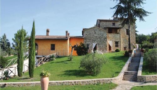 Thirteen-Bedroom Holiday home