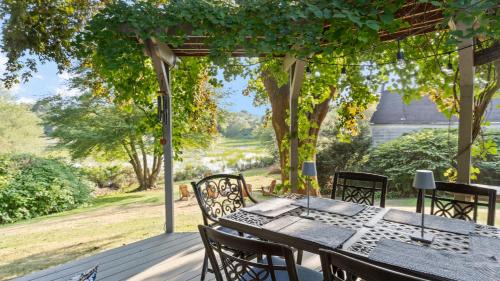 Three-Bedroom Holiday Home 
