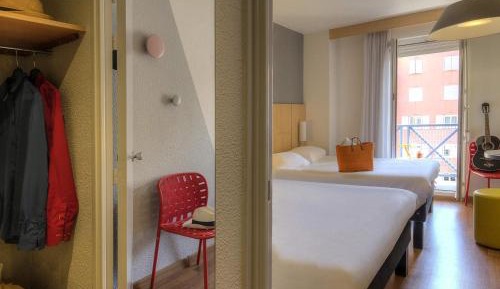 Standard Room with One Double Bed and One Single Bed