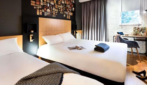 Standard Room with One Double Bed and One Single Bed