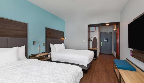 Queen Room with Two Queen Beds - Hearing Access