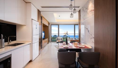 One-Bedroom Apartment with Sea View and Balcony