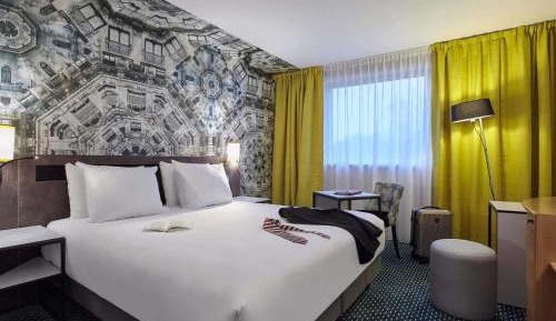 Suite with Double Bed and Two Single Beds